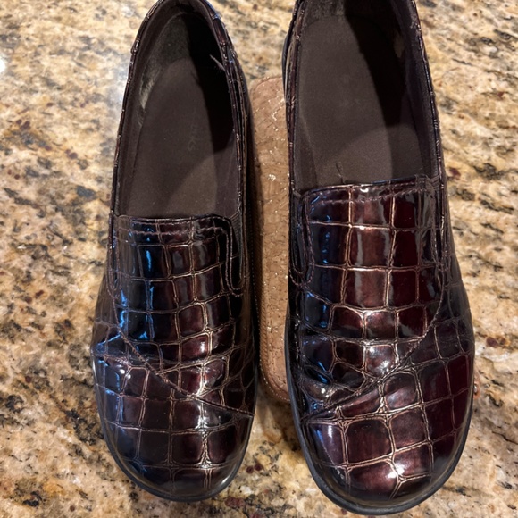 Clarks Women's Crocodile Pattern Loafers - Dark Brown - Picture 2 of 4